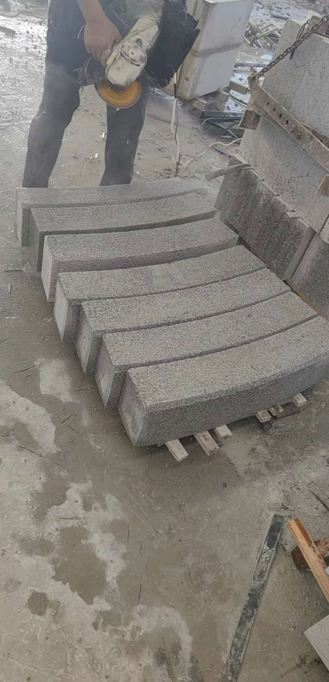 肇庆芝麻白弧形路牙石